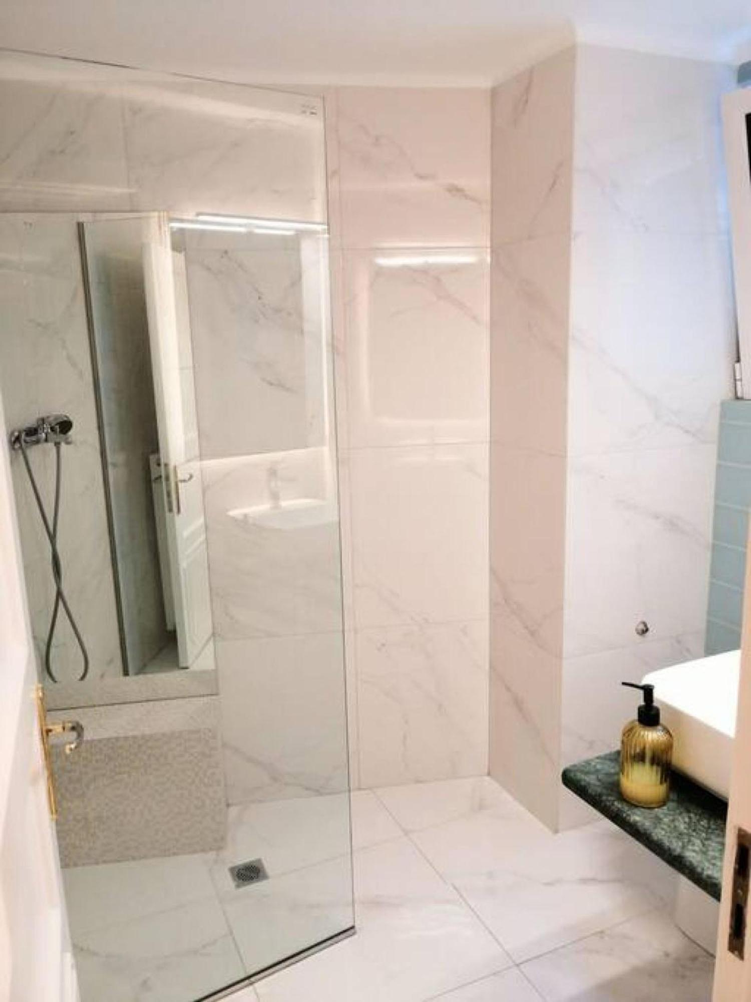 Elegant Apartment In Syntagma Square Atenas Exterior foto